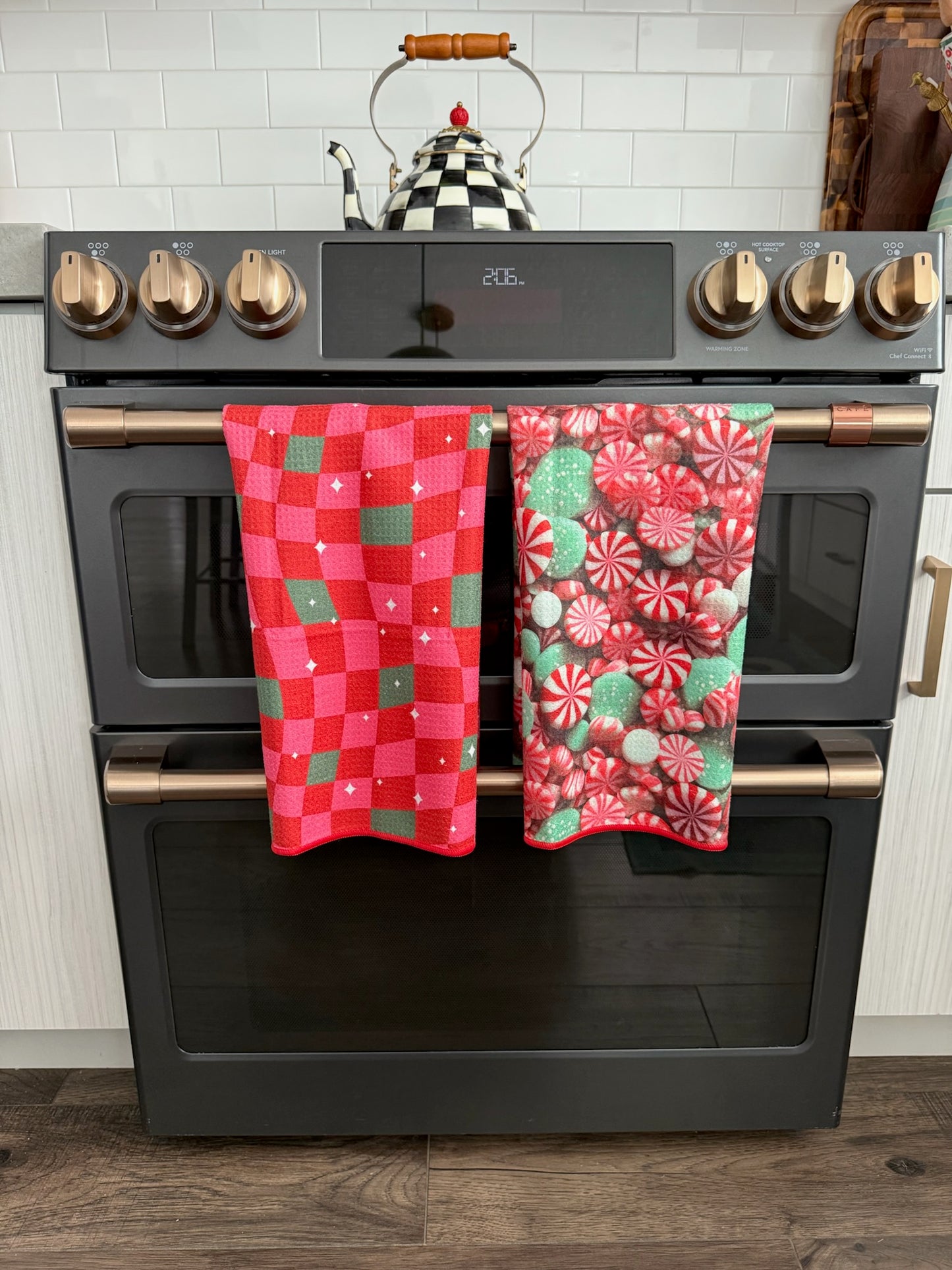 Peppermint Swirl: Double-Sided Hand Towel