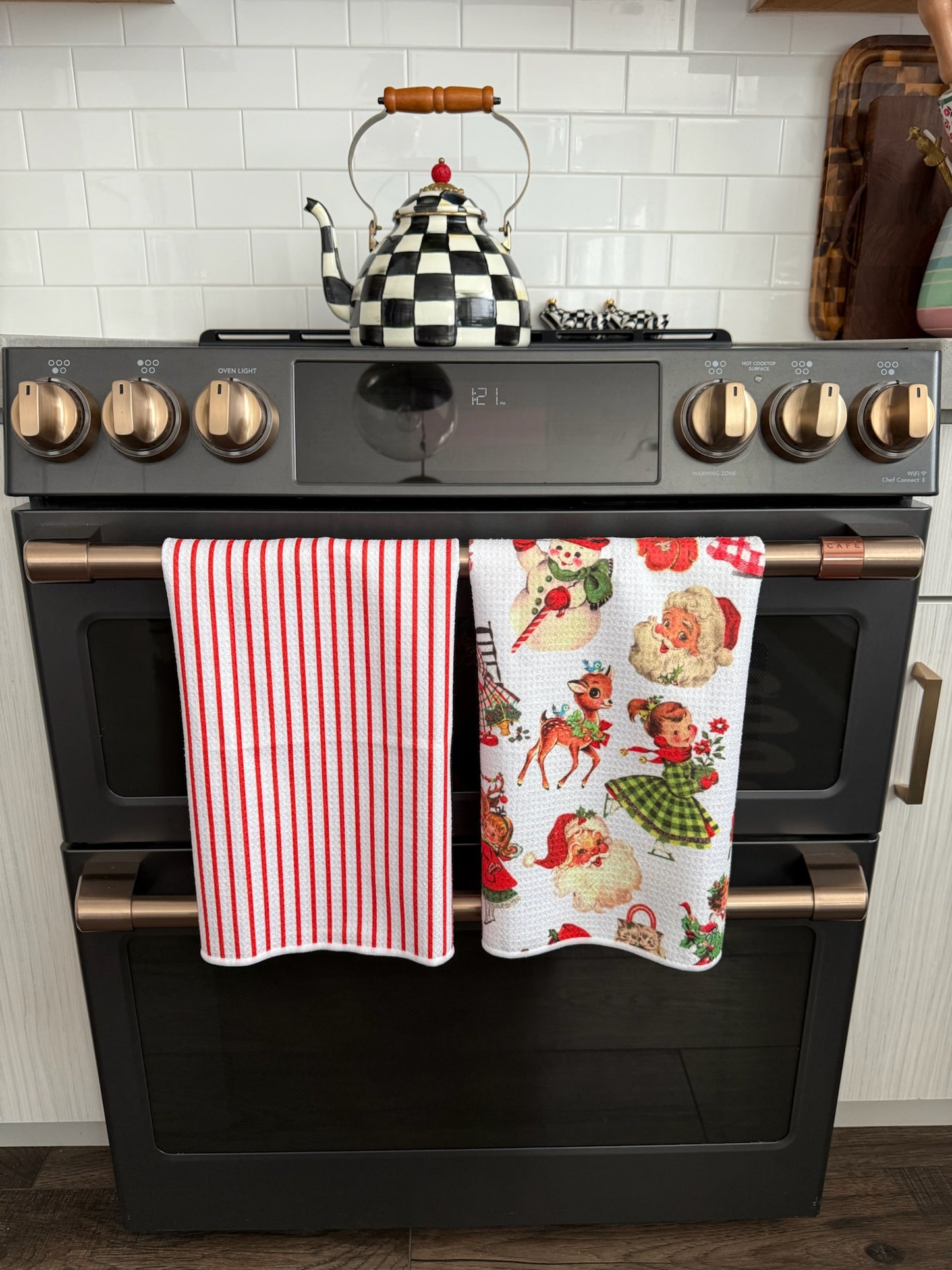 Pinner Red: Double-Sided Hand Towel