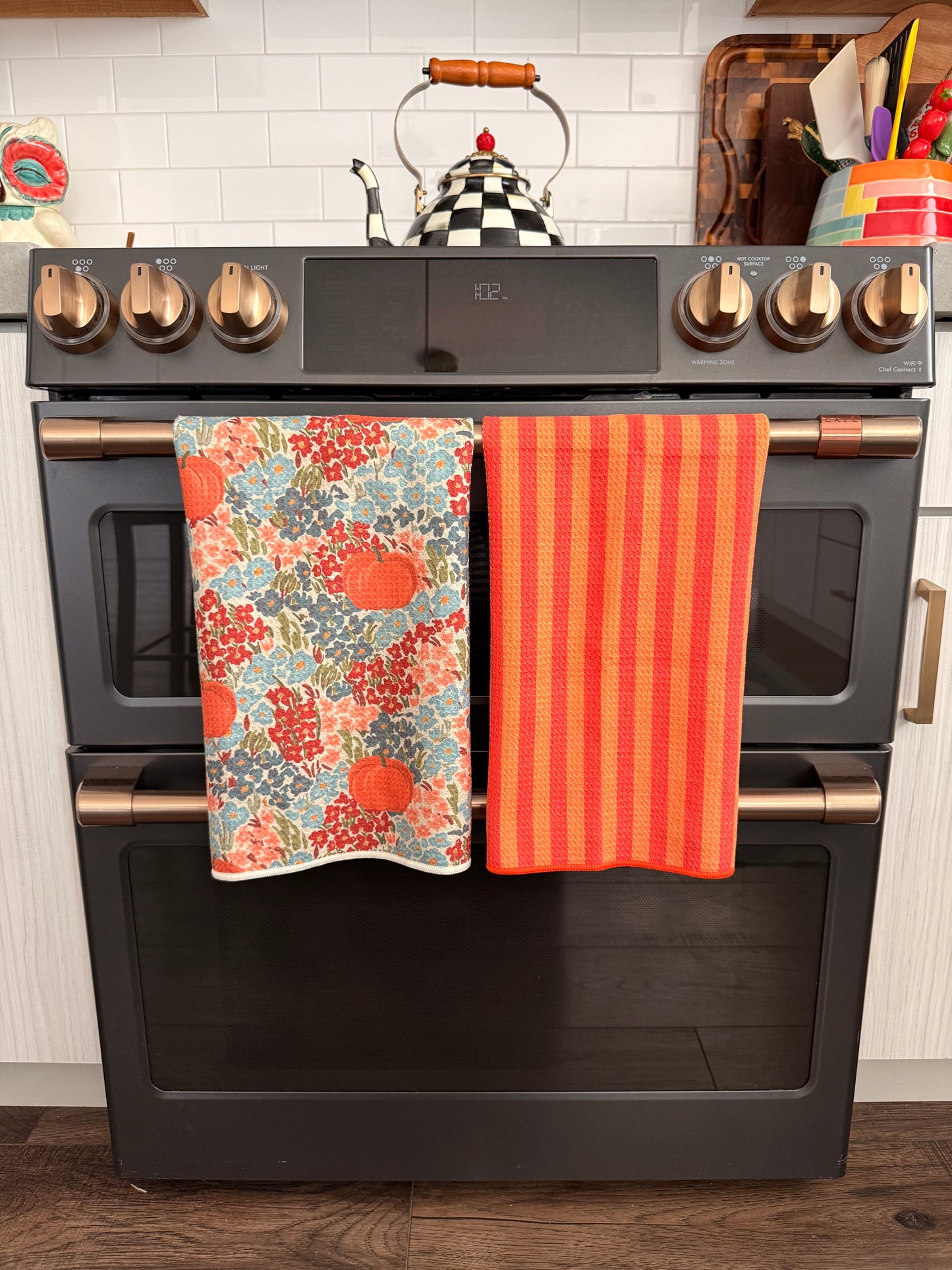 Pretty Pickin's: Double-Sided Hand Towel