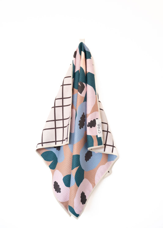 Lilly Plaid: Reversible Hand Towel