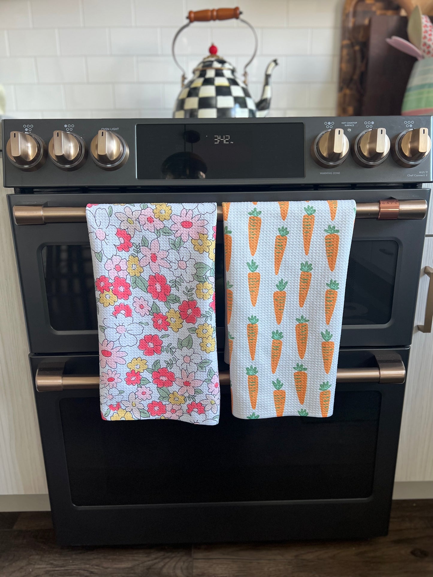 Ring around the Posies: Single-Sided Hand Towel