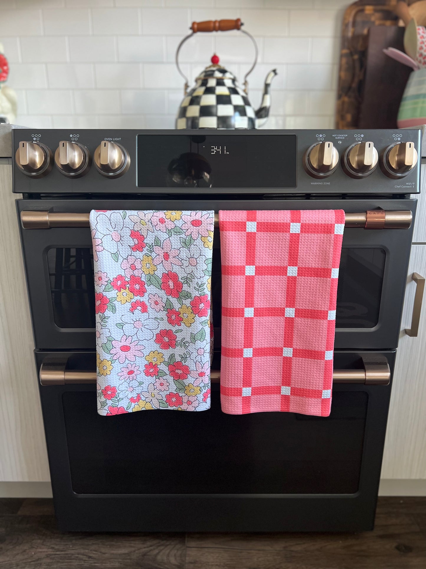 Ring around the Posies: Single-Sided Hand Towel