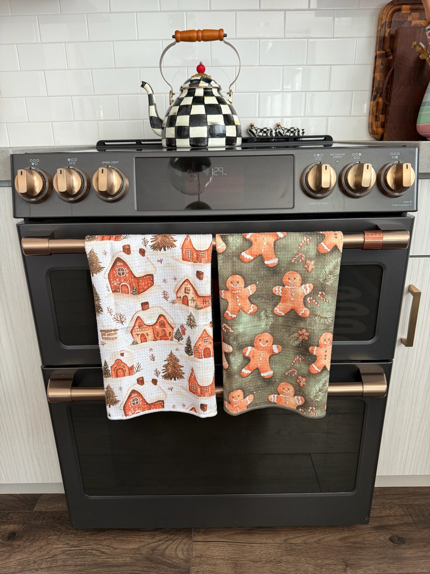Run, run as fast as you can! : Double-Sided Hand Towel