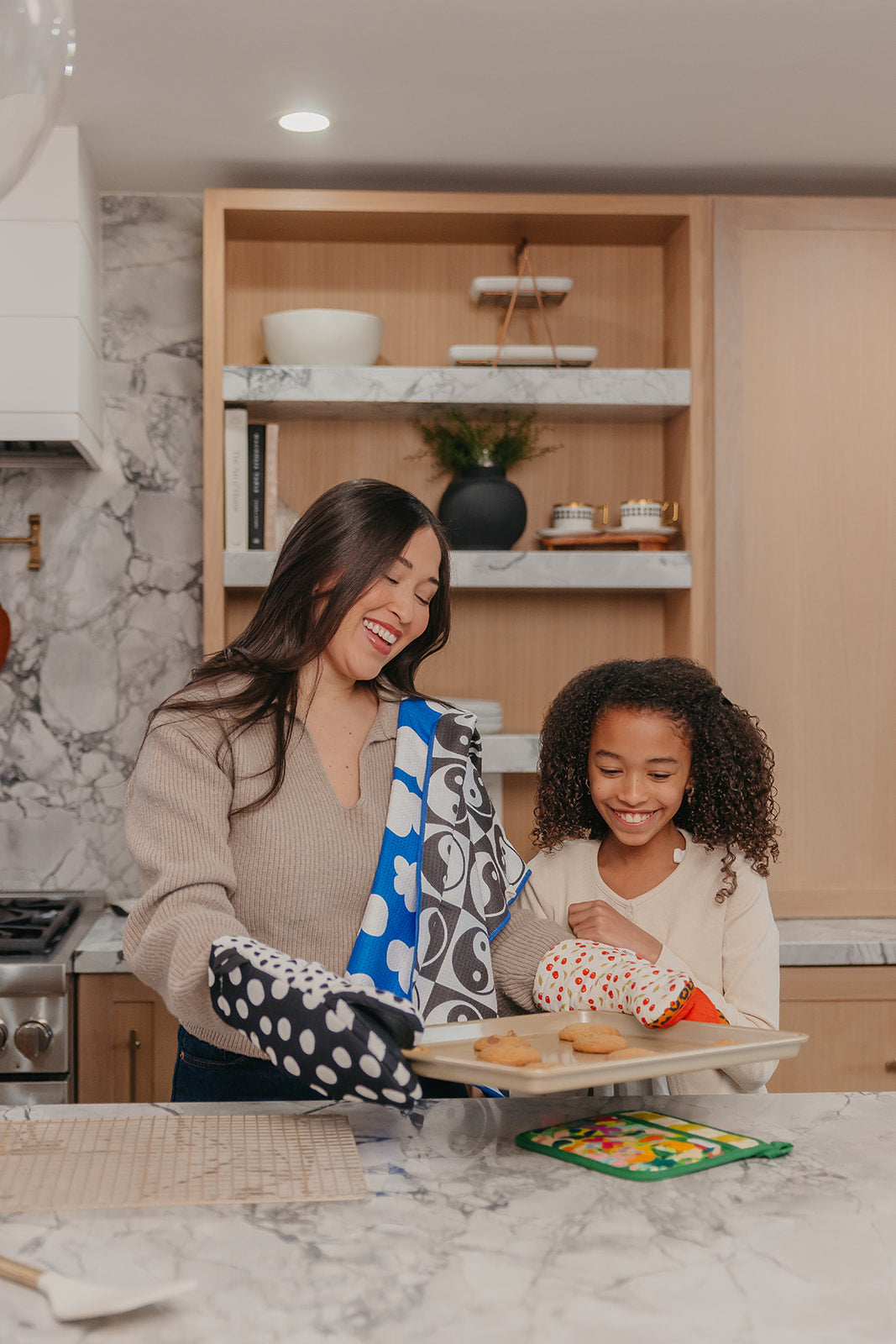 Polka Dottie Oven Mitt