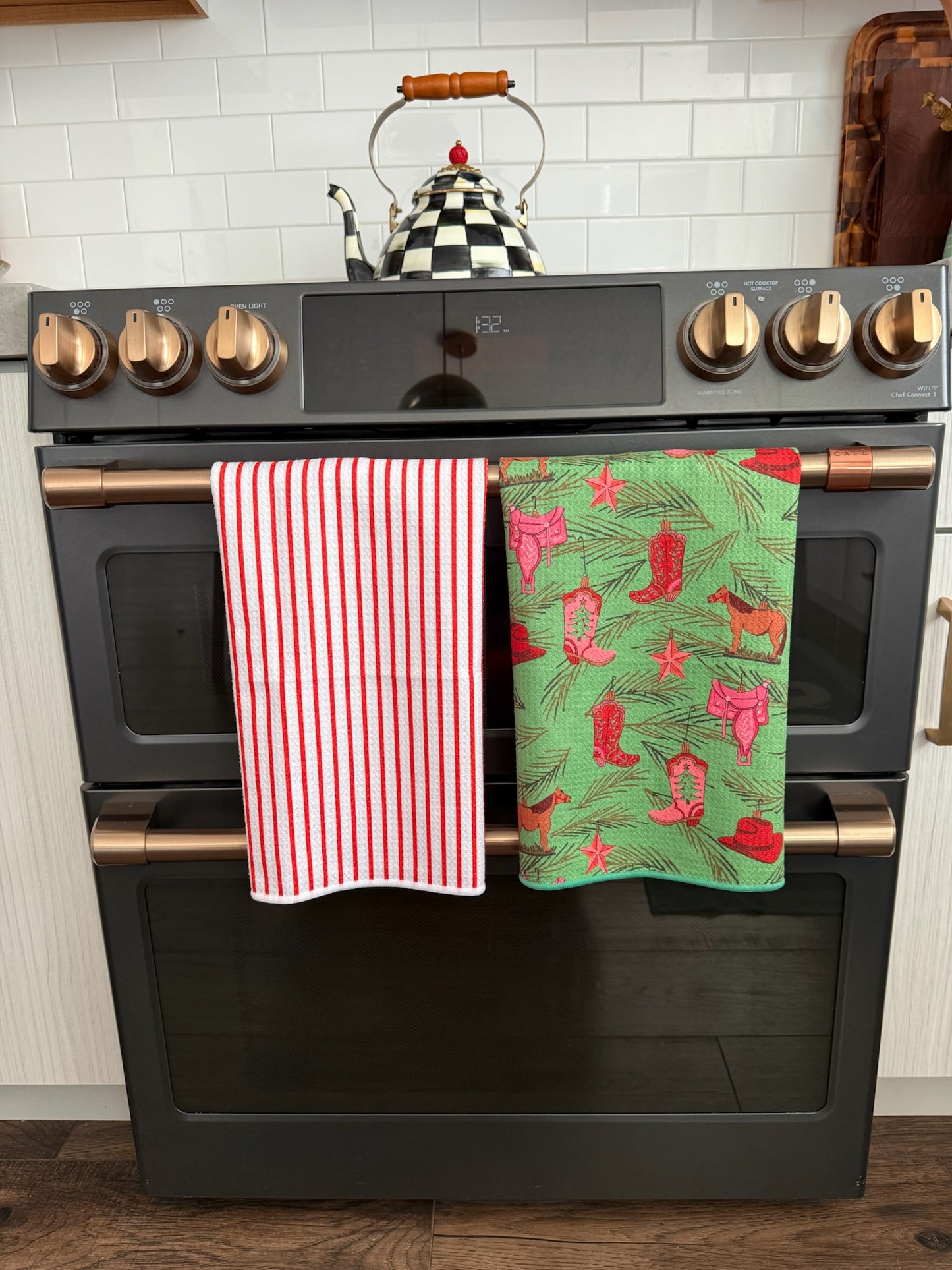 Country Christmas: Double-Sided Hand Towel