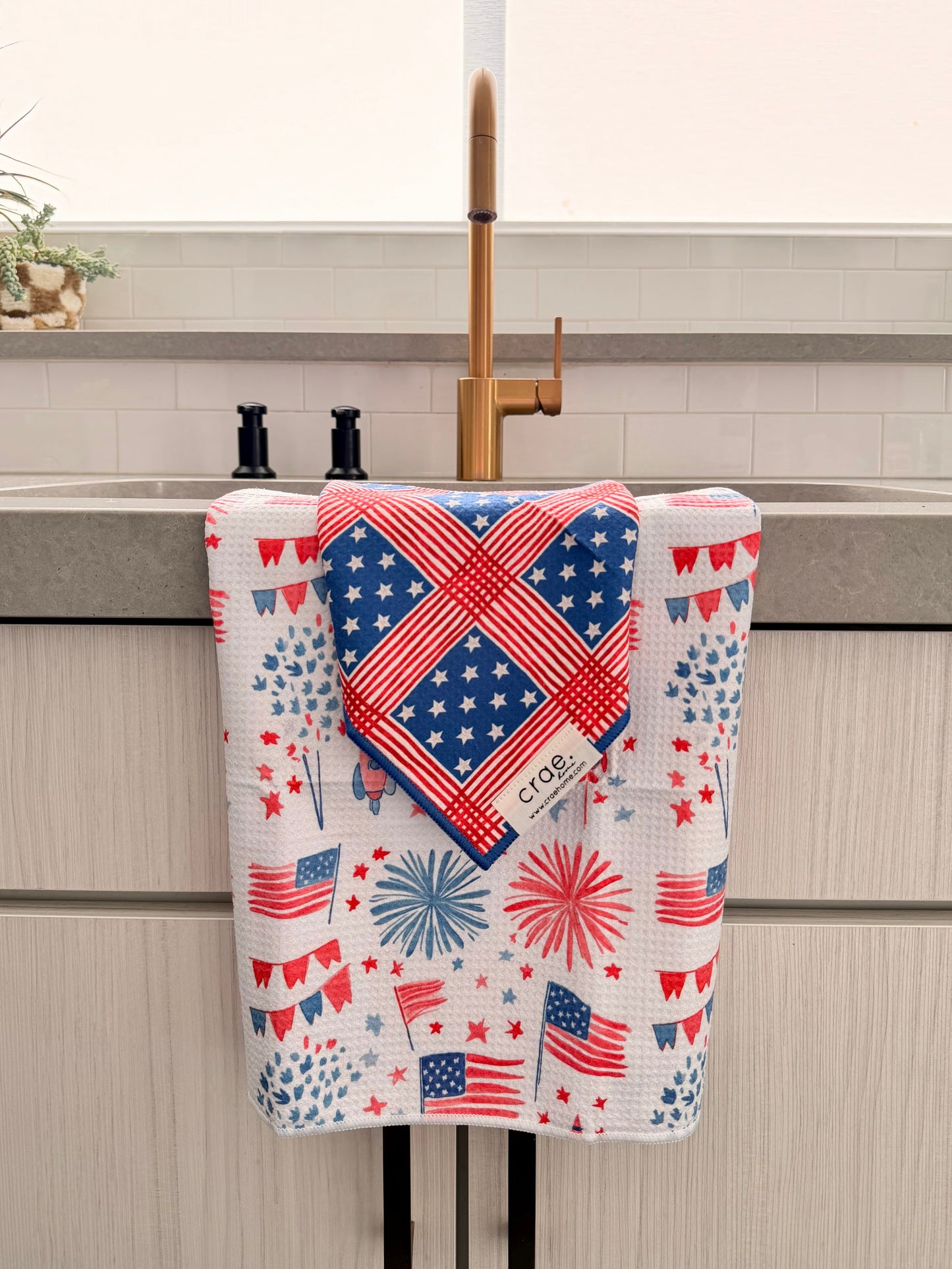 Main Street Parade/Hometown Memories: Double Sided-Hand Towel Washcloth Set